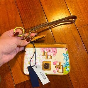 Dooney & Bourke beautiful hydrangea print wristlet pouch brand new with tags